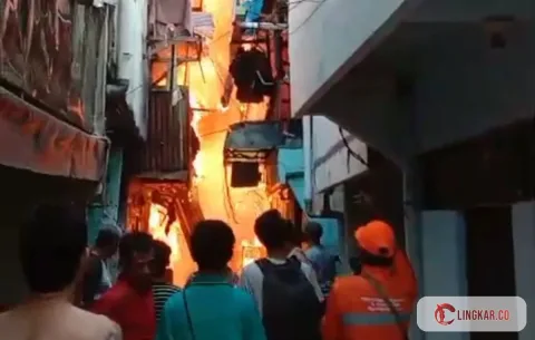 Kebakaran Melanda Tambora Jakarta Barat, 9 Rumah Hangus, 1 Orang terluka