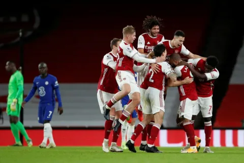 Pemain Arsenal Granit Xhaka merayakan gol kedua timnya saat mereka akhirnya mencatat kemenangan pertama dalam hampir dua bulan dengan mengalahkan Chelsea 3-1 di Emirates Stadium, London, Inggris, Minggu (27/12). (ANTARA/LINGKAR.CO)