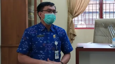 MENJELASKAN: Juru Bicara Gugus Tugas Penanggulangan Covid-19 Kabupaten Jepara Muh Ali saat memberi keterangan. (MIFTAHUL UMAM/LINGKAR JATENG)