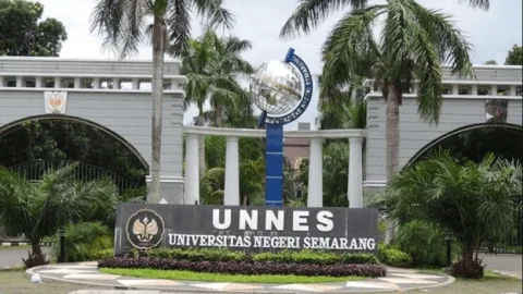 Universitas Negeri Semarang (UNNES). Muhammad Burhanuddin menjelaskan tentang tahapan-tahapan pemilihan rektor unnes dalam waktu dekat. IST/LINGKAR.CO
