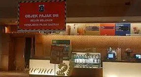 Bioskop XXI Blok M Square di Pasangi Stiker Belum Bayar Pajak. ISTIMEWA/Lingkar.co