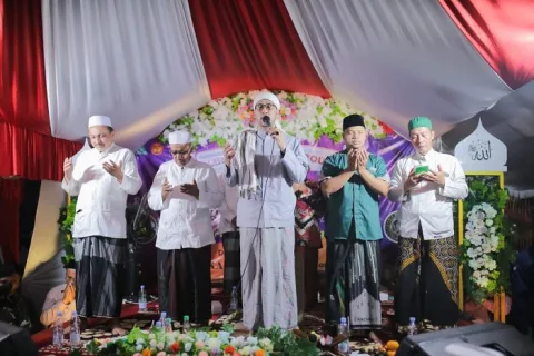 Habib-Zainal-Abidin-bin-Segaf-Assegaf-Doakan-Launching-Produk-Baru-Lingkar-Media-Group