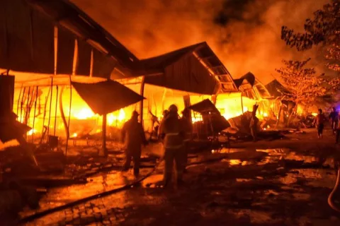 Relokasi-pasar-johar-semaranga-ludes-terbakar