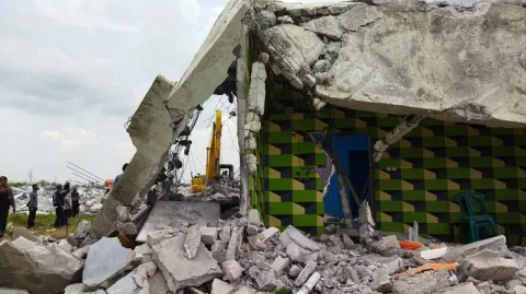 pemkab-pati-robohkan-bangunan-lorong-indah