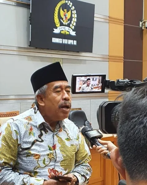 Anggota DPR RI dari Fraksi PPP, KH. Muslich Zainal Abidin . dok pribadi/MUHAMMAD IDRIS/LINGKAR.CO
