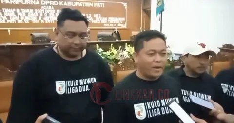 patifosi soroti rumput stadion joyokusumo