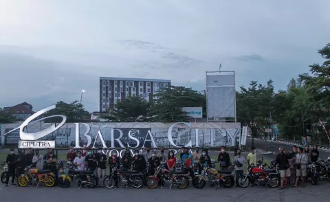Komunitas motor Honda dan Honda CB adakan acara bukberSabtu (9/4/2022) di Foodtrack Barsa City Yogyakarta.dok pribadi/Lingkar.co