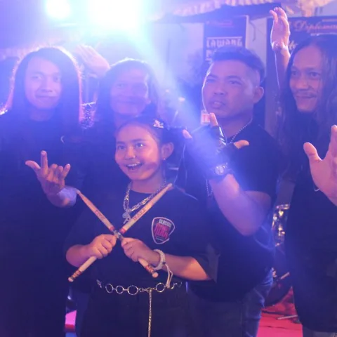 Salah Satu Performa dari XO yang Menghibur di Halal Bihalal CRJD Classic Rock Jateng- DIY. Kharen Puja Risma/LINGKAR.CO