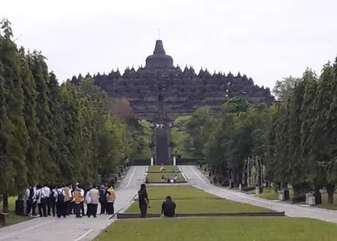 Pesona Candi Borobudur, Kabupaten Magelang, Jawa Tengah. (Ant/Lingkar.co)