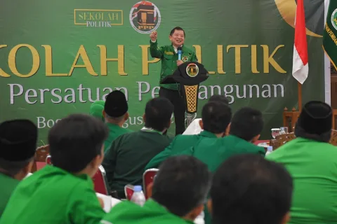 Ketua Umum PPP Suharso Monoarfa saat membuka Sekolah Politik di Bogor, Kamis (4/8/2022). Sekolah Politik ini bertujuan untuk memperkuat ideologi pimpinan partai di tingkat kabupaten/kota. IDRIS/LINGKAR.CO