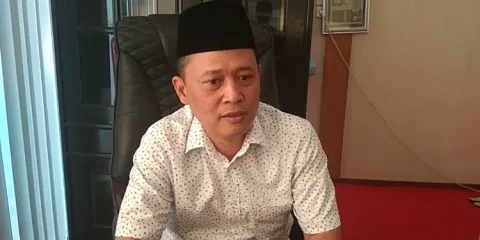 POTRET: Ketua Dewan Perwakilan Rakyat Daerah (DPRD), Sri Fahrudin Bisri Slamet. (Tangkapan Layar Youtube i v o/Lingkar.co)