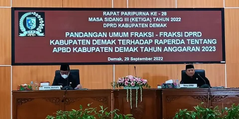 DPRD Demak Bahas Penyampaian Pandangan Umum Fraksi atas Raperda APBD 2023