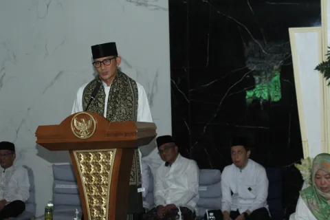 Menteri Pariwisata dan Ekonomi Kreatif Sandiaga Salahudin Uno saat memberikan sambutannya di Pondok Pesantren Fadhlul FAdhlan Semarang, Sabtu (28/1/2023)