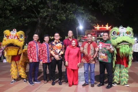 Bupati Arief Rohman saat berkunjung di Klenteng Hok Tik Bio Blora