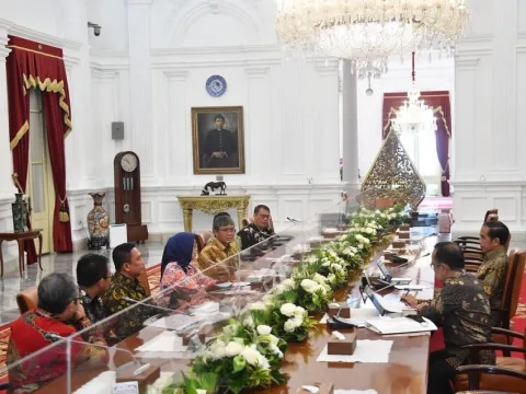 Presiden Jokowi, bertemu dengan Ketua Dewan Pers, Ninik Rahayu, bersama jajaran di Istana Merdeka, Jakarta, Senin (6/2/2023). Foto: BPMI Setpres