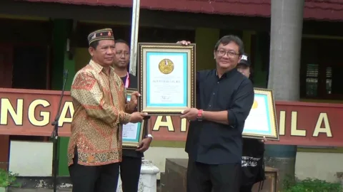 SMAN 1 Kendal torehkan prestasi gerakan anti narkoba dengan menyanyikan mars bnn peserta terbanyak/LINGKAR.CO/Wahyudi