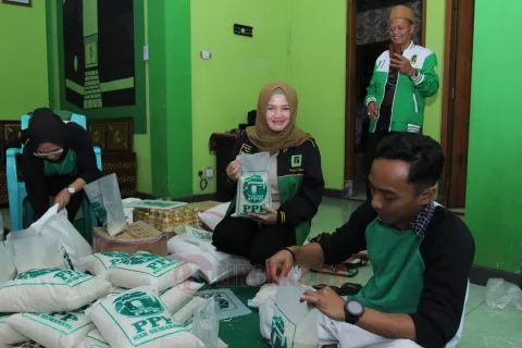 Banom Laskar Serba Guna DPC PPP Kabupaten Semarang akan membagikan sembako dan takjil kepada masyarakat kurang mampu, Jumat 7 April 2023. (Lingkar.co/Nur Seha)