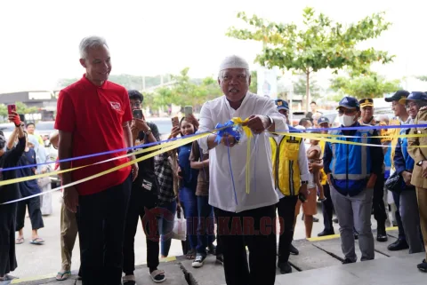 Menteri Pekerjaan Umum & Perumahan Rakyat (PUPR), M. Basuki Hadimuljono, dan Gubernur Jawa Tengah, Ganjar Pranowo/Foto: Wahyudi