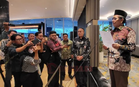 Menteri PANRB ad-interim, Mahfud MD, imbau instansi pemerintah-BUMN tunda menggelar Halalbihalal. FOTO: Dok. KemenPANRB