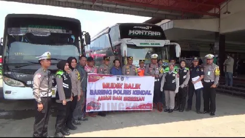 Polres Kendal Lepas Pemudik yang akan kembali ke Jakarta/Foto: Wahyudi