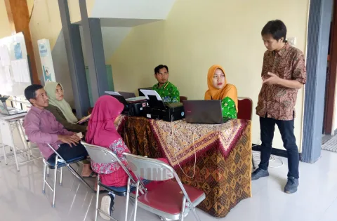 Sejumlah siswa SD mengikuti pendaftaran PPDB Kelas Khusus Olahraga di SMPN 1 Kendal/Foto: Wahyudi