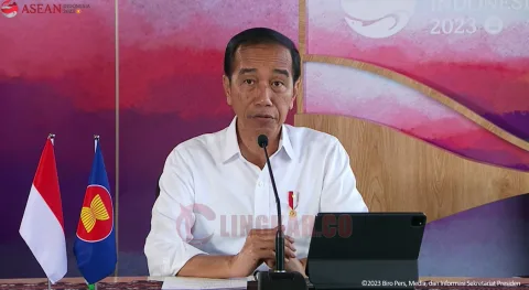 Presiden Jokowi, saat menyampaikan pernyataan pers jelang KTT ke-42 ASEAN, Senin (8/5/2023). FOTO: Tangkap layar YouTube