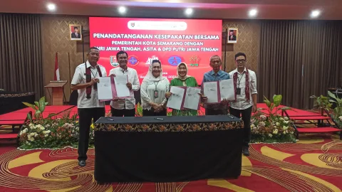 Disbudpar Kota Semarang bersama PHRI Jawa Tengah, Asita, dan DPD Puteri Jawa Tengah lakukan penandatanaganan MoU, uaoaya meningkatkan sektor pariwisata di Kota Semarang/Foto: Alan Henry