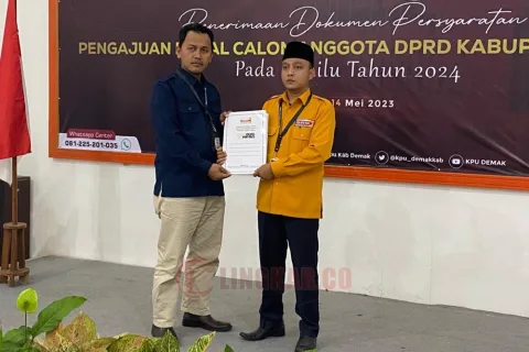 DPC Partai Hanura Demak saat mendaftarkan Bacaleg di kantor KPU Demak. Foto istimewa