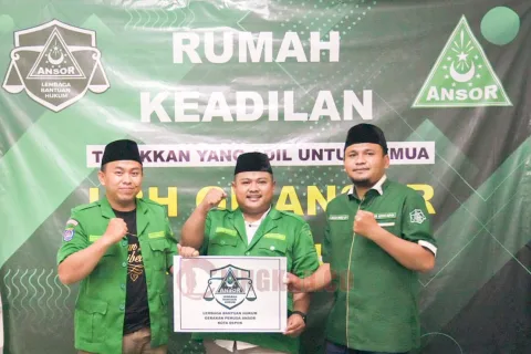 Penyerahan Surat Keputusan Surat Keputusan LBH GP Ansor Kota Depok/Foto: dokumentasi