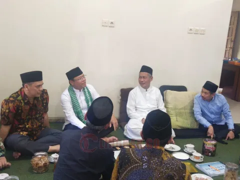 Bacaleg PPP Dapil Jateng 1 RI H. Ahmad Suudi (paling kanan) saat berdiskusi bersama Plt Ketum PPP Muhammad Mardiono (dua kiri), Katib Aam PBNU Akhmad Said Asrori (dua kanan) dan Wamenag Saiful Rahmat Dasuki (paling kiri) di Magelang. Dok Pribadi/Lingkar.co