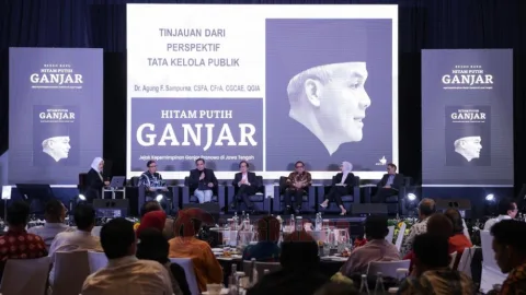 Hitam putih Ganjar