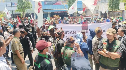 Petani Blora demonstrasi