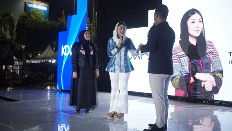 Pegiat Fashion Trini Puspa Lestari saat menghadiri KDWF 2023 di Kudus, Minggu (26/11/2023). NURSEHA/LINGKAR.CO