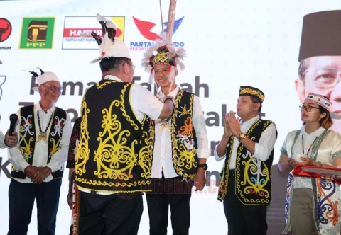 Ganjar Pranowo jadi warga kehormatan dayak