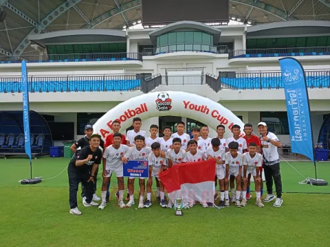 Skuad Bintang FC, klub sepak bola asal Rembang yang mengikuti turnamen di Thailand. Foto: Dokumentasi.