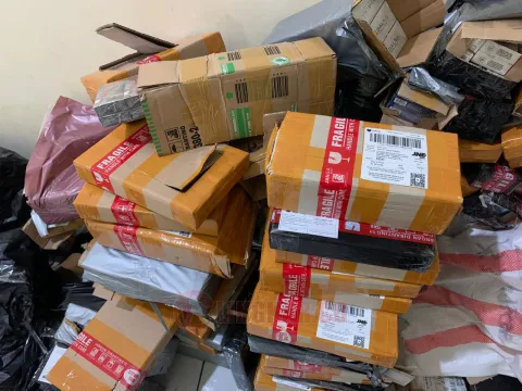 Rokok ilegal yang diamankan dari agen jasa pengiriman di Demak. Foto: Dokumentasi.