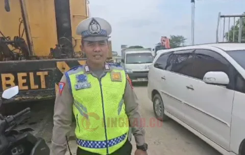 Anggota Satlantas Polres Purwodadi memantau Jalam Gubug-Purwodadi. Foto: Dokumentasi.