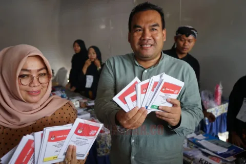 Bupati Blora, Arief Rohman saat menghadiri pencoblosan di TPS/Lingkar.co