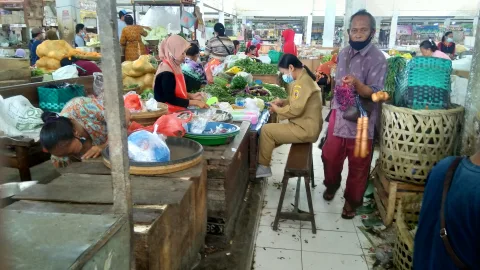 Sejumlah harga kebutuhan pokok di Pati naik. Foto: Miftahus Salam/Lingkar.co