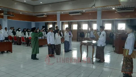 Pelantikan puluhan pejabat Pemkab Rembang di Aula Lantai 4 Kantor Bupati, Kamis (21/3/2024). Foto: Dokumentasi.