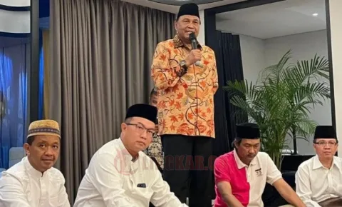 Rektor IPB Arif Satria (dua kiri) pada kegiatan buka puasa bersama KAHMI di Jakarta, Jumat (29/3/2023). Foto: Antara.
