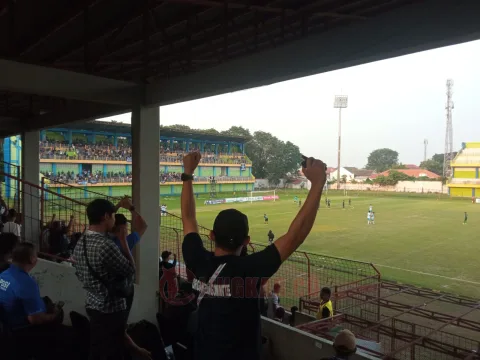 Para suporter merayakan gol yang diciptakan Persiku Kudus. Foto: Istimewa.