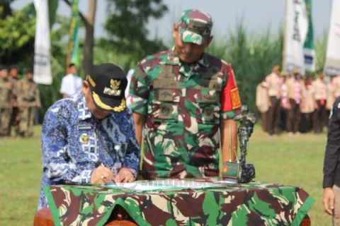 Pembukaan TMMD Sengkuyung Tahap Ii Tahun 2024 di Desa Puyoh, Kecamatan Dawe, Kabupaten Kudus, Rabu (8/5/2024). Foto: Istimewa.