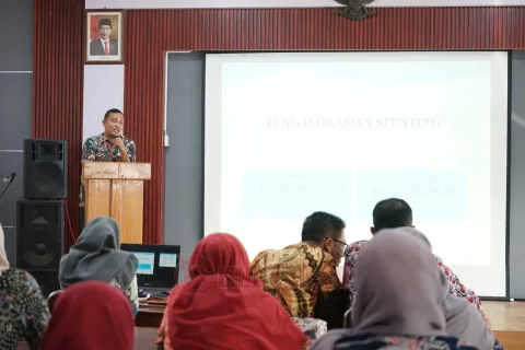 Kepala Bidang P3D Dinpermades Kabupaten Rembang Moh. Nur Said saat rapat koordinasi penanganan stunting.