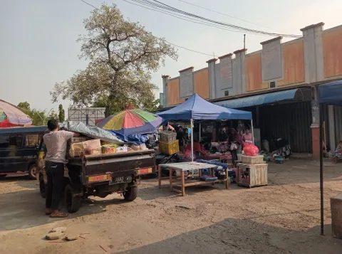 Aktivitas di Pasar Puri Pati. Foto: Miftahus Salam/Lingkar.co