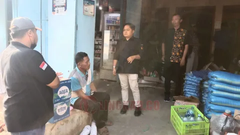 Bawaslu Pati melakukan patroli pengawalan hak pilih di Dukuh Tengkal, Desa Sitimulyo, Kecamatan Pucakwangi, Kabupaten Pati, Selasa (16/7/2024). Foto: Bawaslu Pati for Lingkar.co