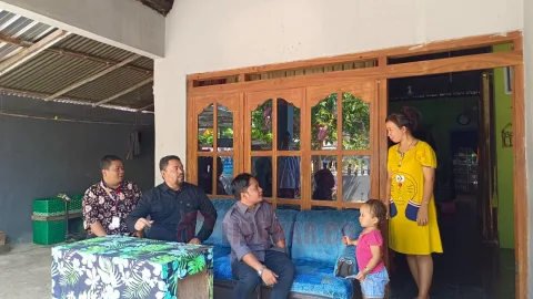 Bawaslu Pati bersama Panwascam dan PKD saat melakukan Patroli Kawal Hak Pilih ke beberapa desa di Kecamatan Sukolilo. Foto: Bawaslu Pati for Lingkar.co