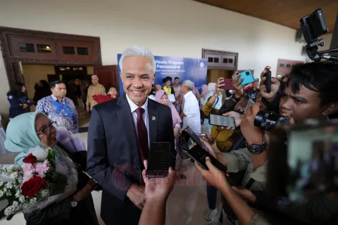 Ketua umum Kagama, Ganjar Pranowo seusai acara wisuda Program Pascasarjana UGM di gedung Graha Saba UGM, Rabu (24/7/2024). Foto: dokumentasi