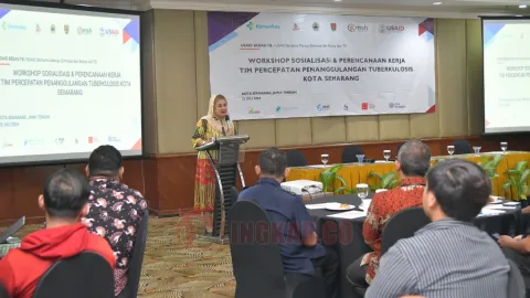Wali Kota Semarang, Hevearita Gunaryanti Rahayu saat membuka Workshop Sosialisasi dan Perencanaan Kerja pada lintas OPD-swasta pada Selasa (23/7/2024) di Hotel Novotel Semarang. Foto: dokumentasi