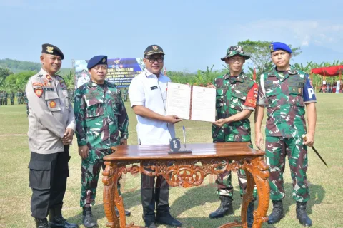 Sekda Kota Semarang, Iswar Aminuddin mewakili Wali Kota Semarang membuka TMMD III. Foto dokumentasi